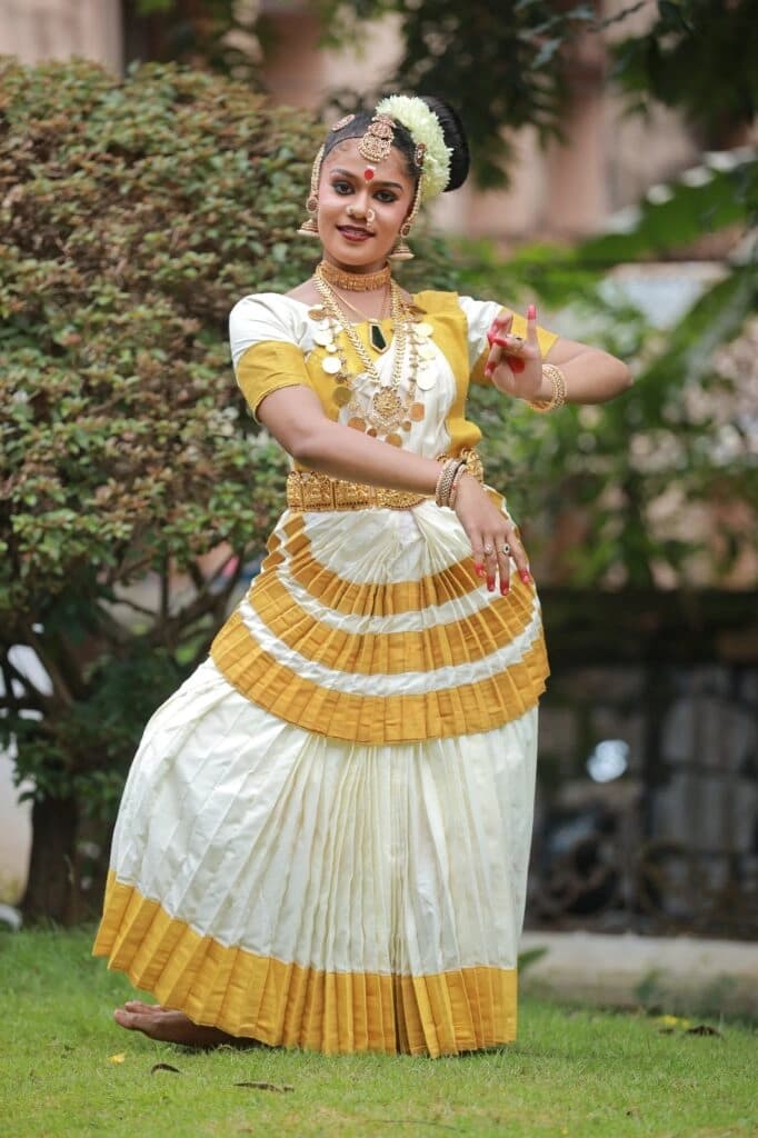 Mohiniyattam